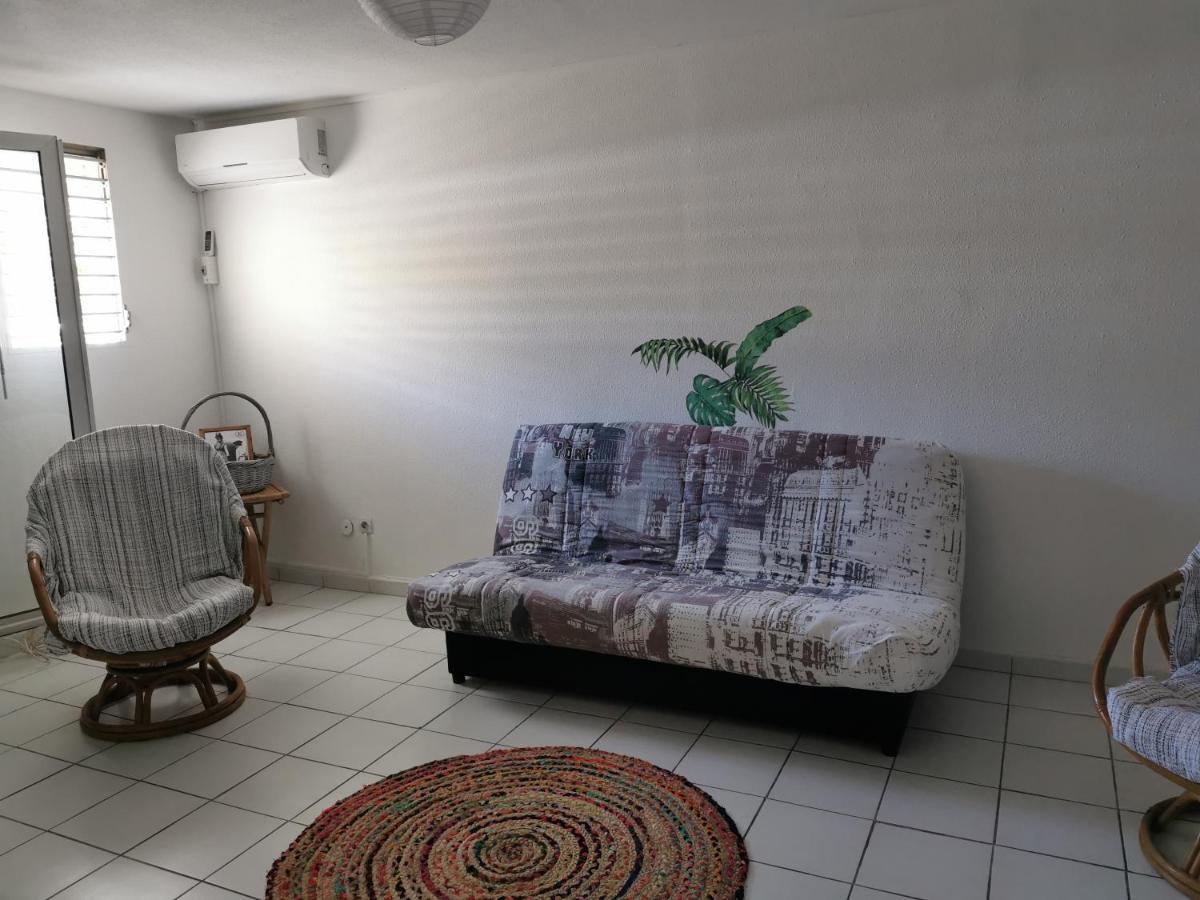 Appartement lumineux 2 chambres à 1mn de la plage Le Gosier  Extérieur photo