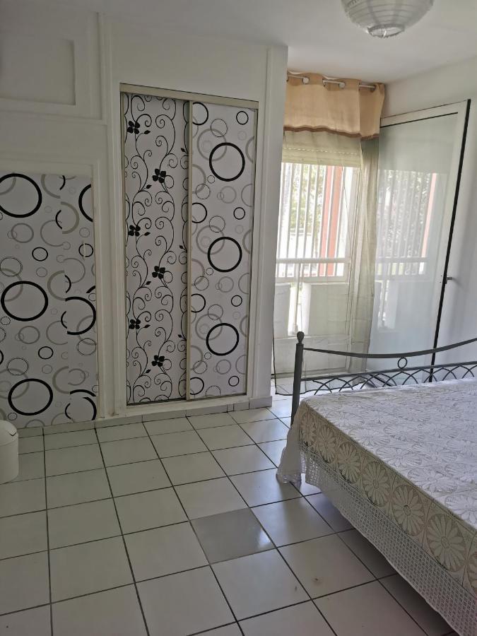 Appartement lumineux 2 chambres à 1mn de la plage Le Gosier  Extérieur photo