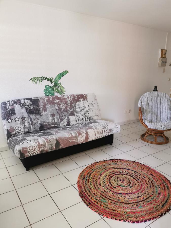 Appartement lumineux 2 chambres à 1mn de la plage Le Gosier  Extérieur photo