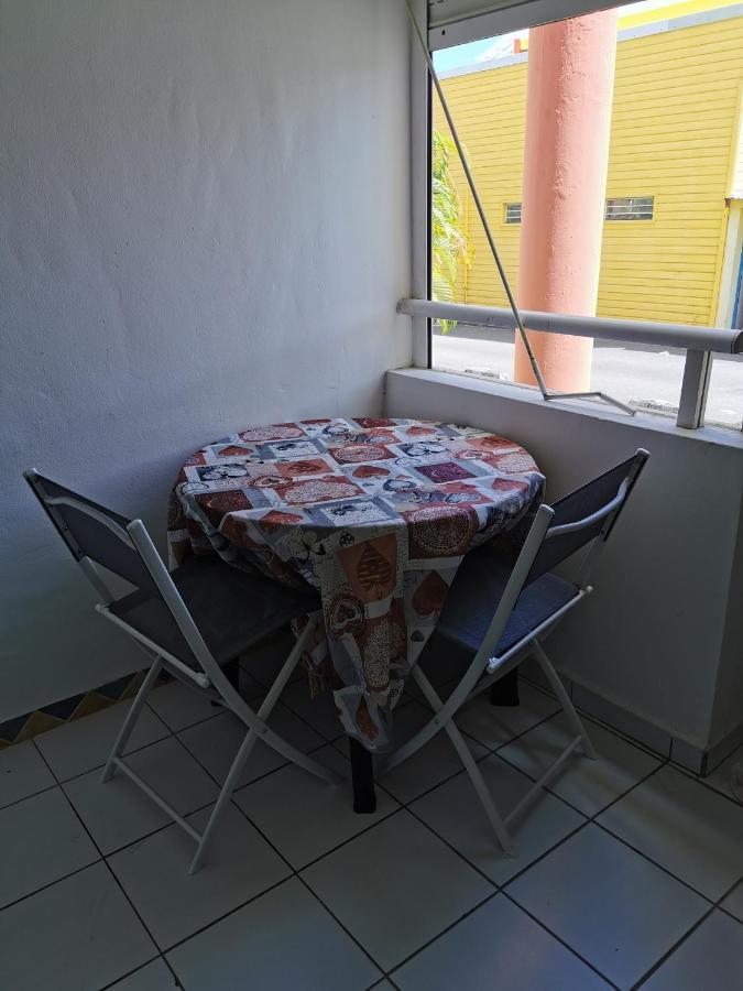 Appartement lumineux 2 chambres à 1mn de la plage Le Gosier  Extérieur photo