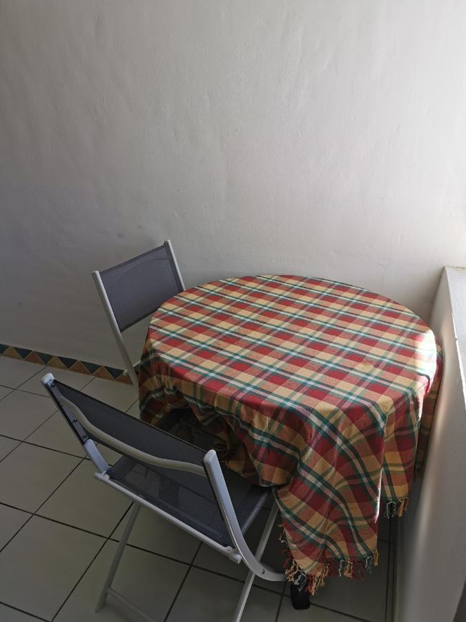 Appartement lumineux 2 chambres à 1mn de la plage Le Gosier  Extérieur photo