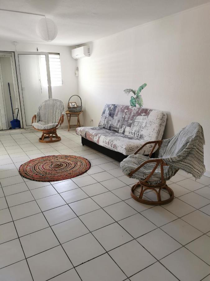 Appartement lumineux 2 chambres à 1mn de la plage Le Gosier  Extérieur photo